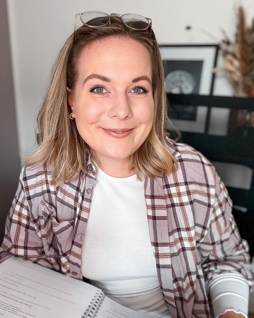 Elli von "Natürlich Elli" lächelnd